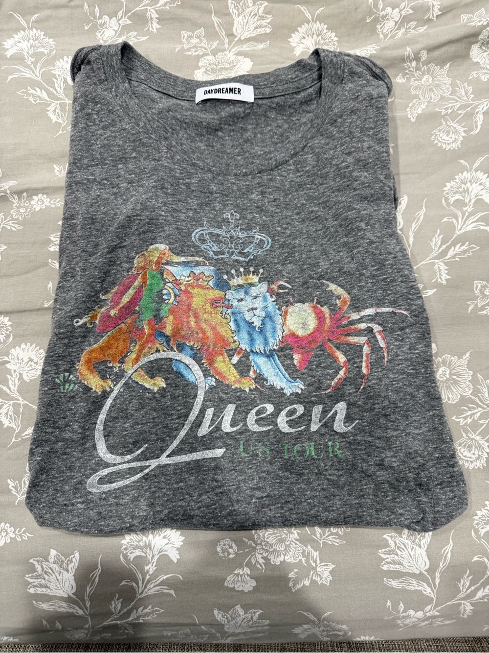 Daydreamer Women’s "Queen" Graphic Tee - Gray